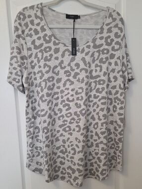 Studio Works Gray Leopard Print Short Sleeve Tee